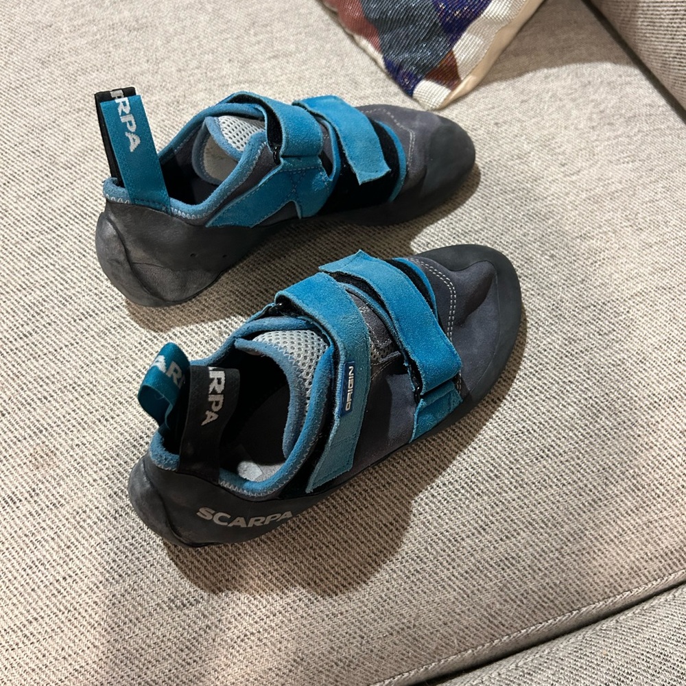 Scarpa Women Climbing Shoes - Blue and Black - 7.5. Used less than 10 times.